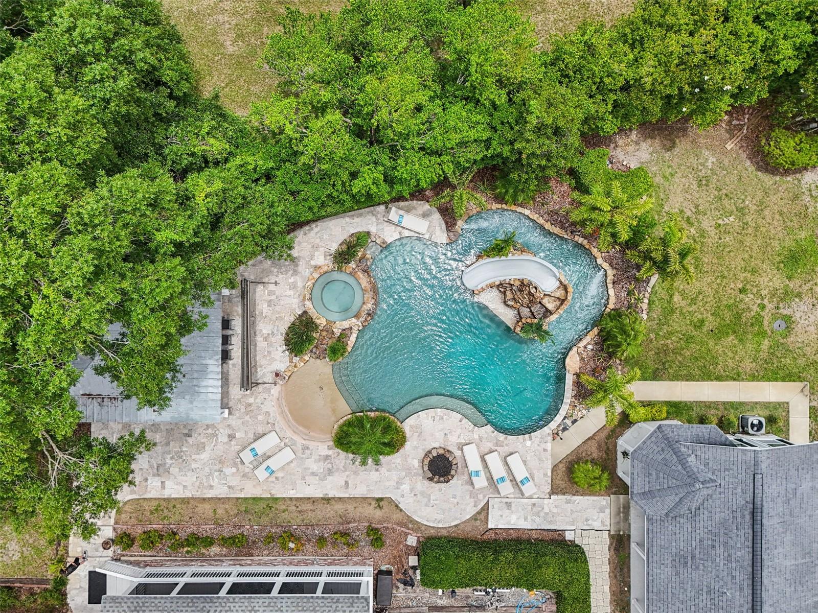 Overview of the resort style pool