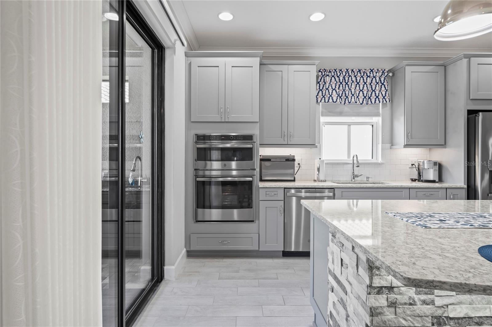 Wall Double oven with microwave