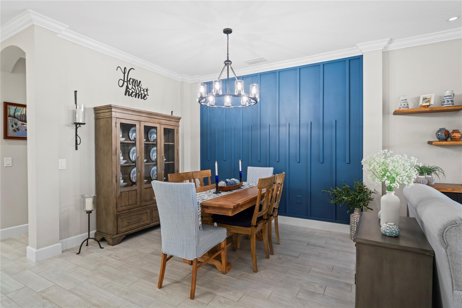 Dining room with wall feature