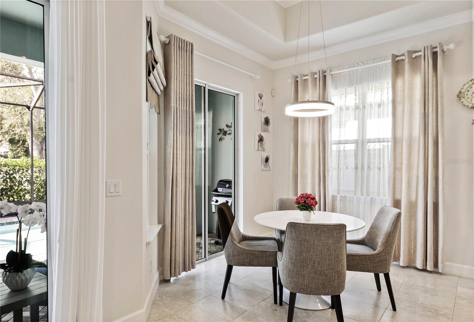 Eating space in kitchen