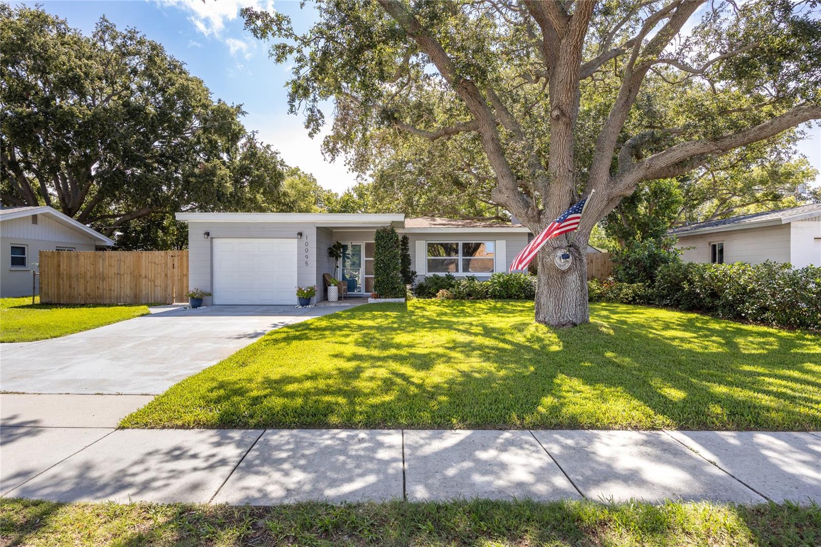 Welcome to 10095 Oakhurst Rd!