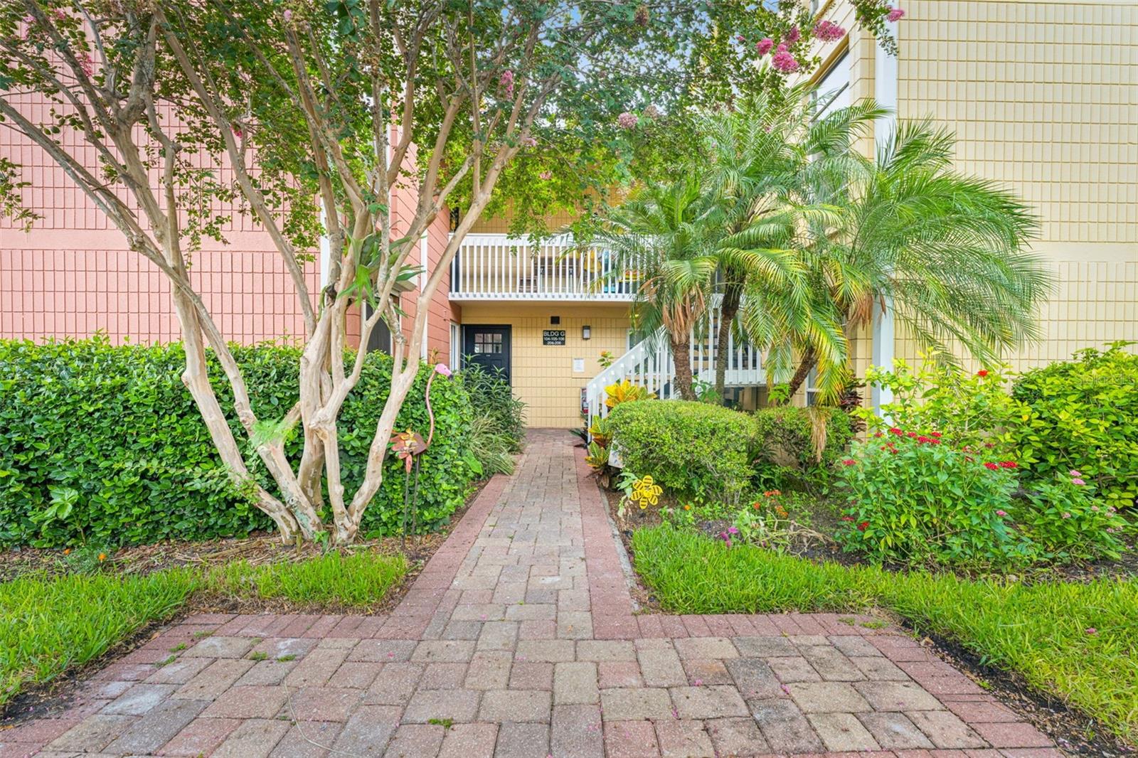 Welcome home to your tropical retreat!