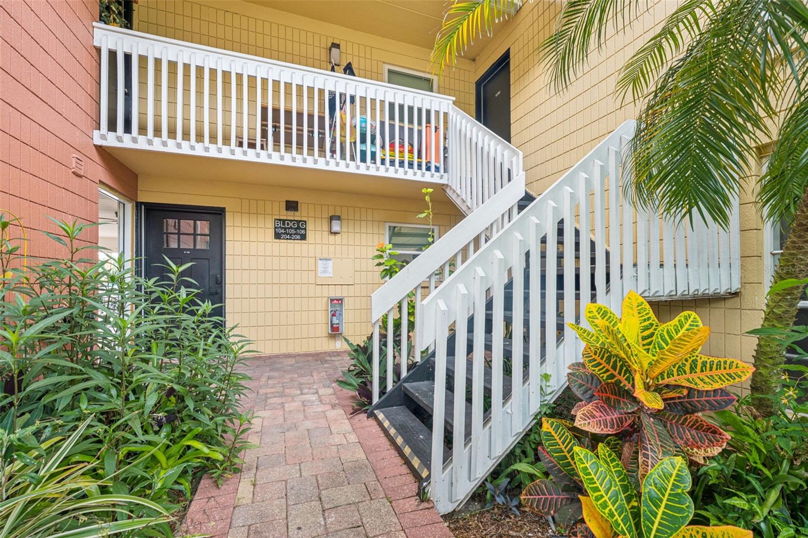 Welcome home to your tropical retreat!