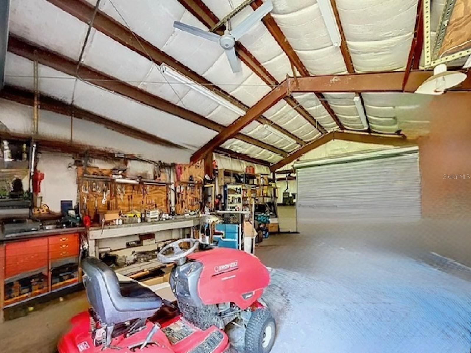 TB8395251