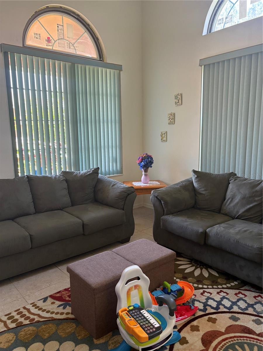 FRONT ROOM
