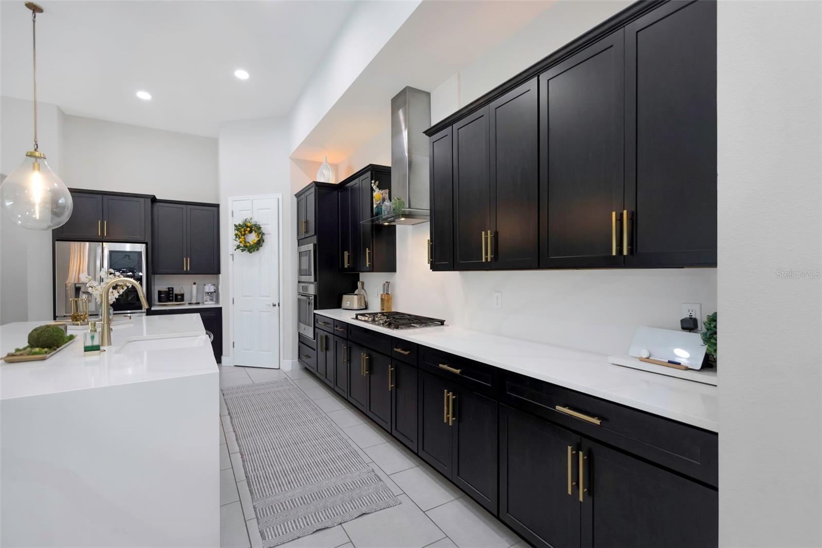 Plenty of cabinets