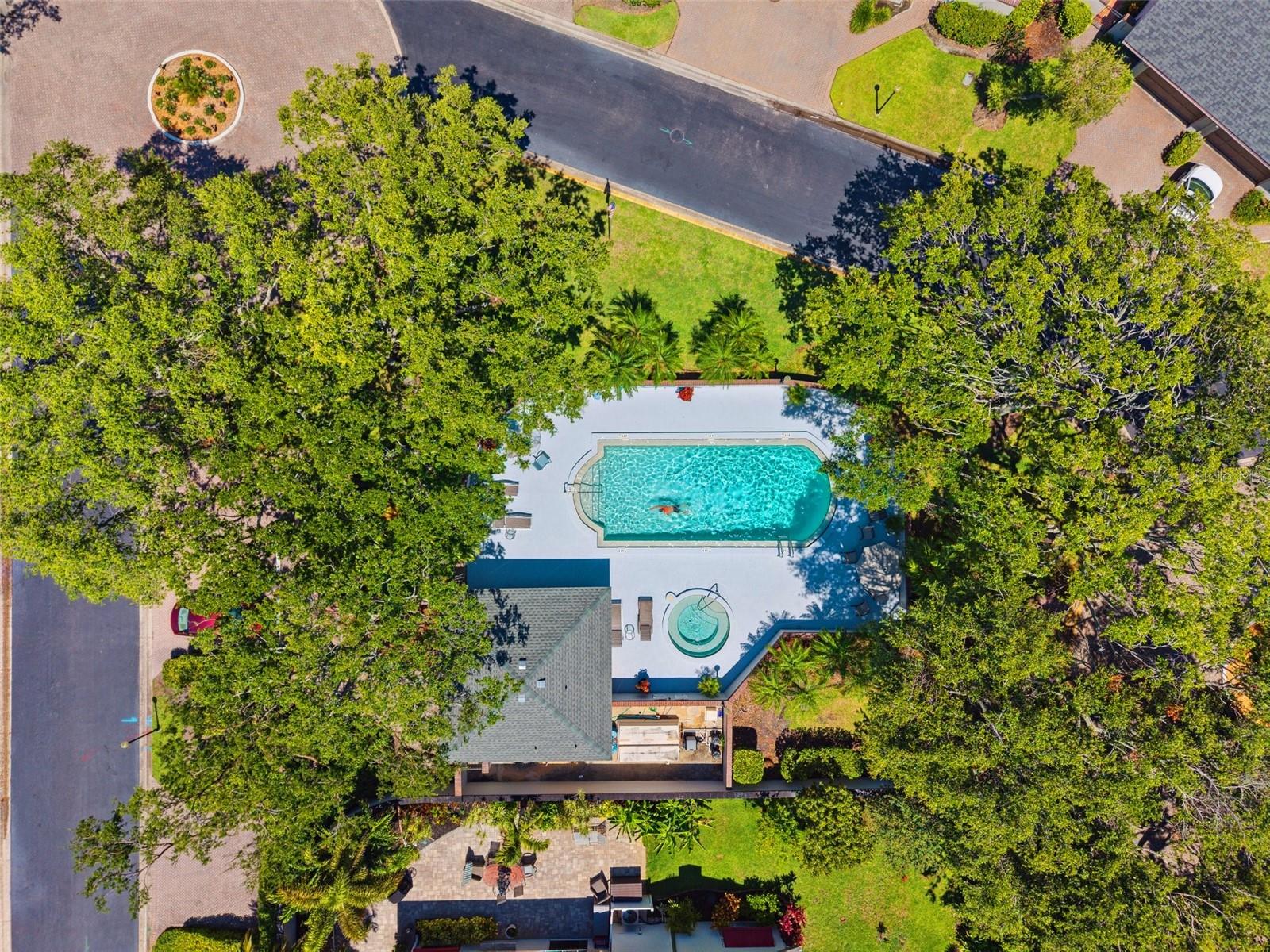 Pool/spa just across from the property!