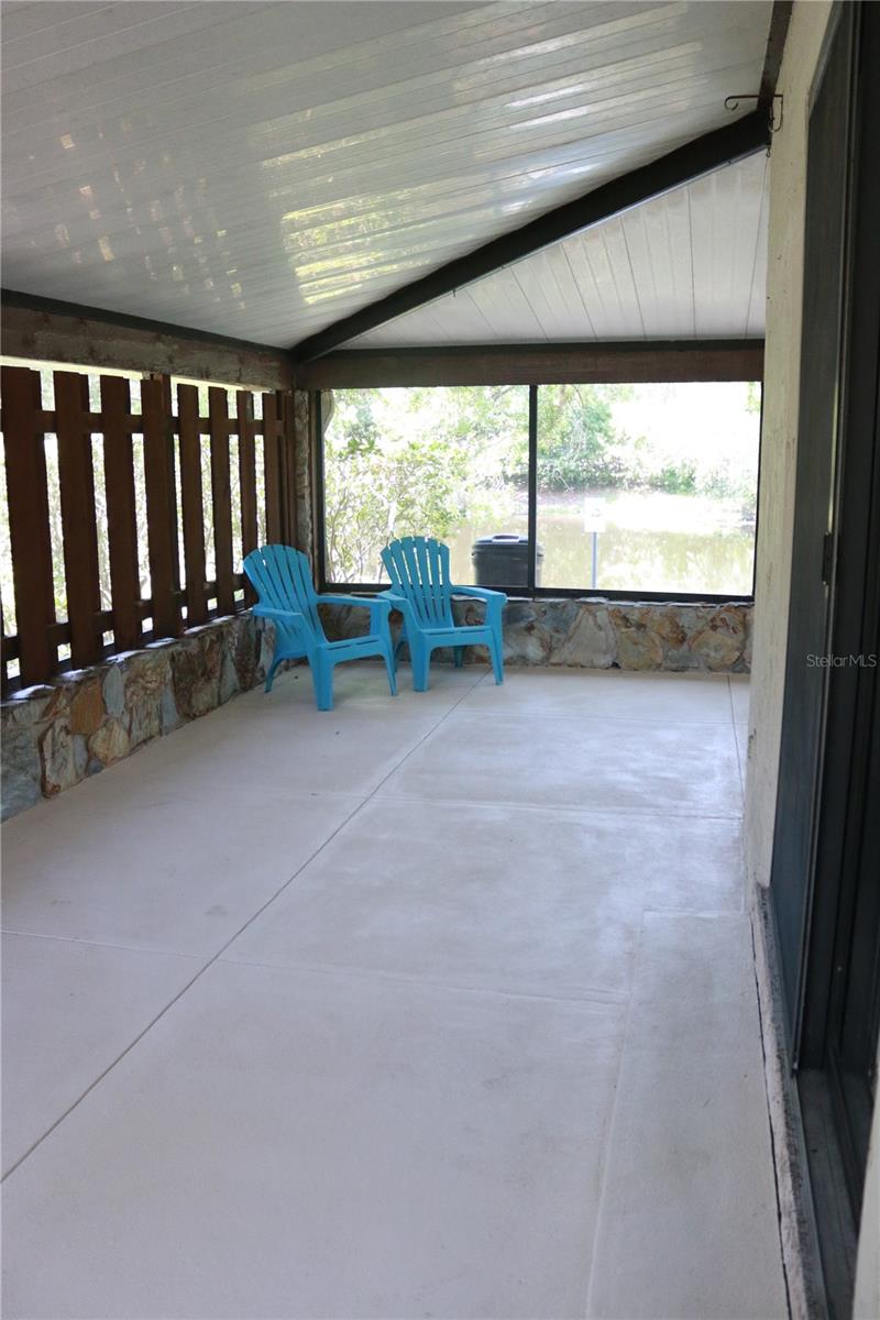 SCREENED LANAI