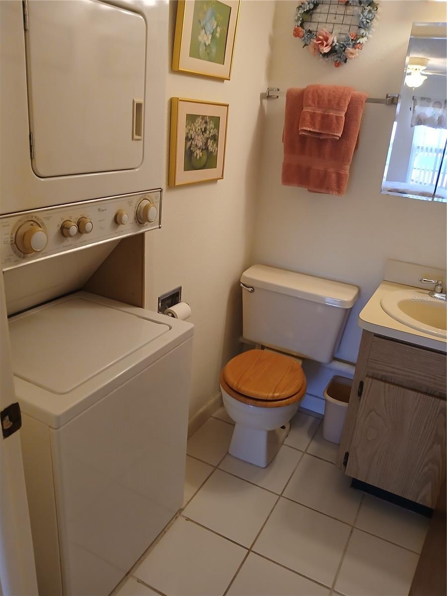 WASHER/DRYER IN HALF BATH