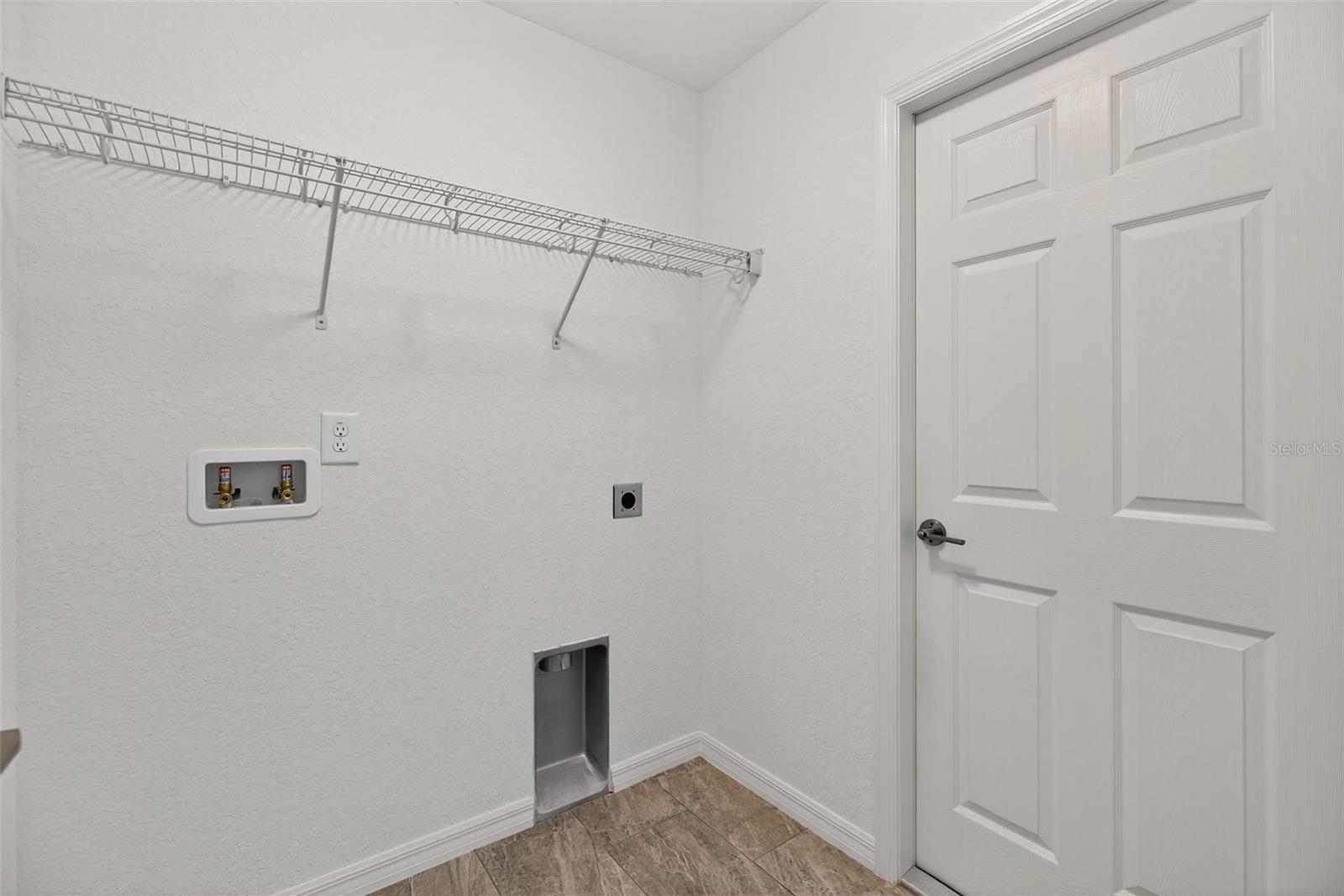 Walk-In-Closet 1