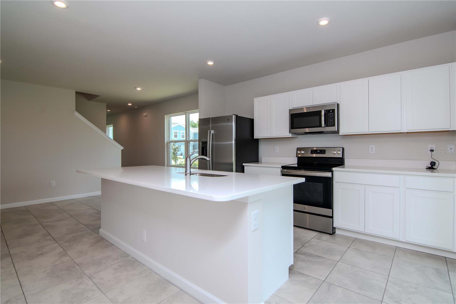 This kitchen is spotless!