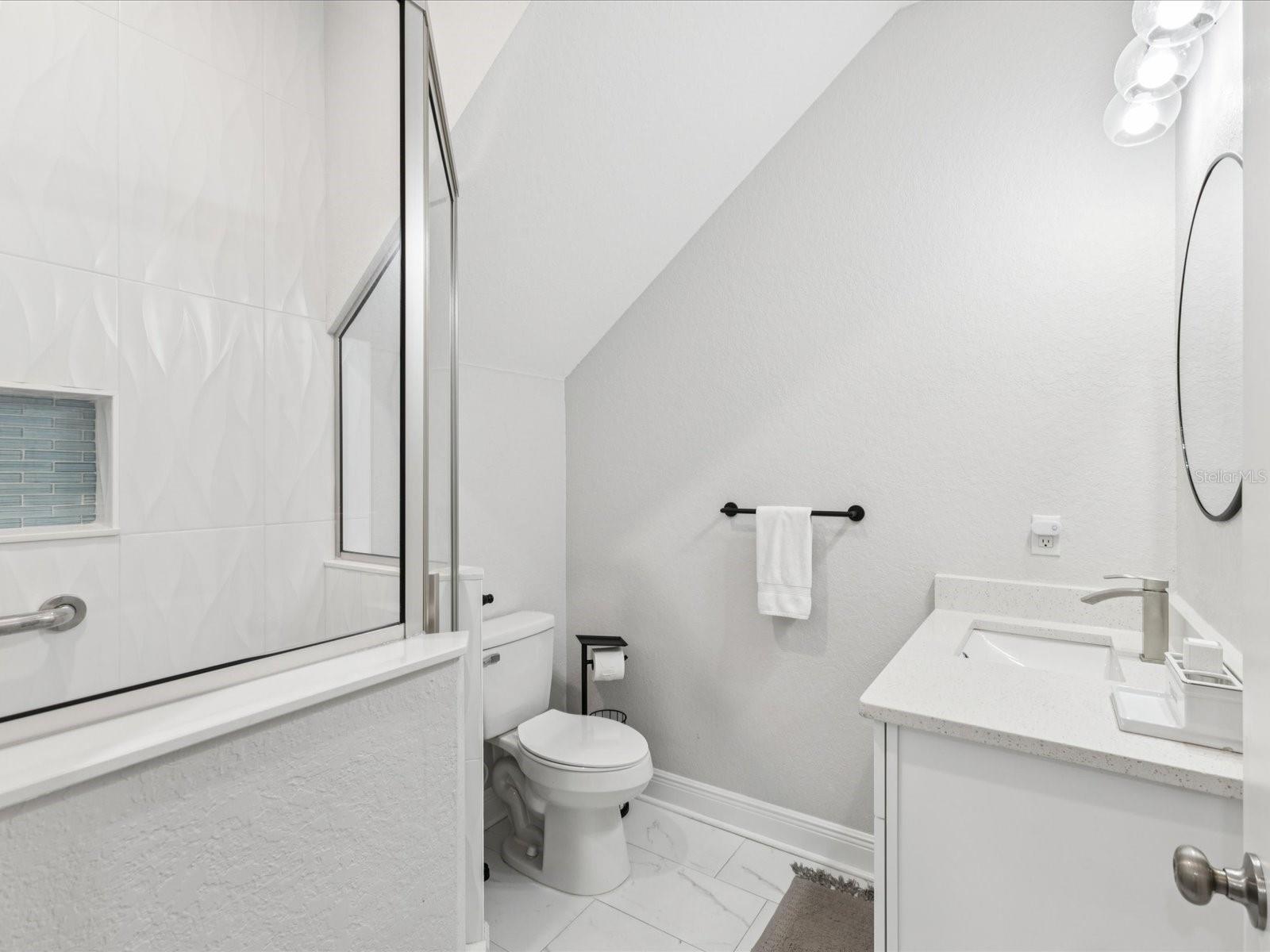 Bathroom 1 (1st floor)