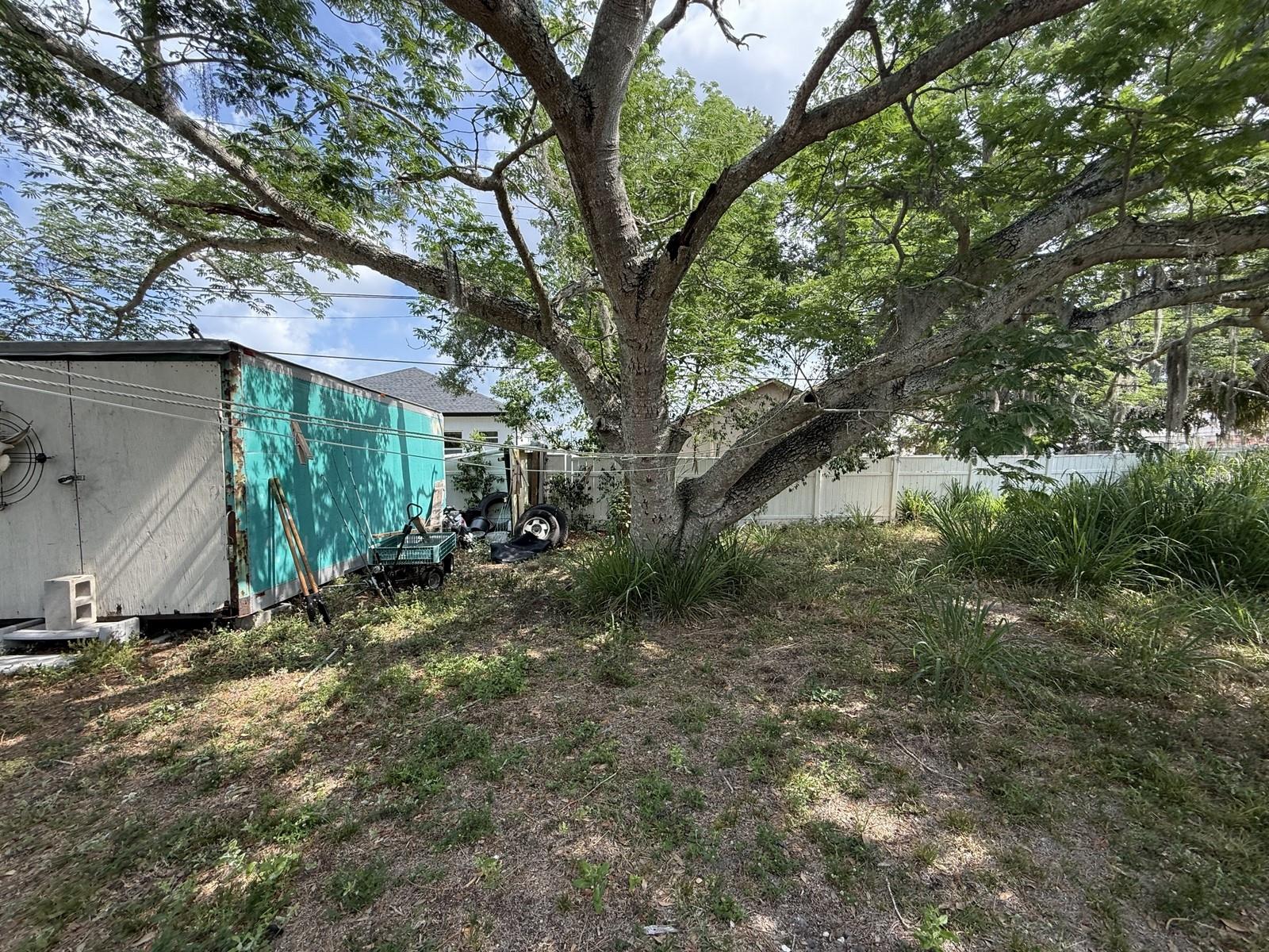 TB8395489