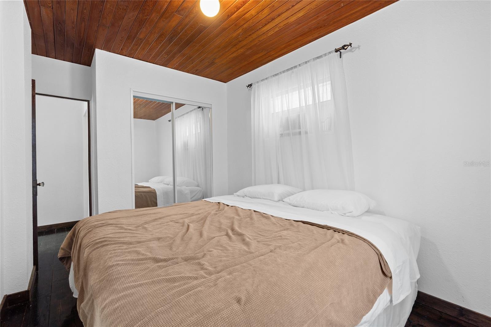709 Bedroom
