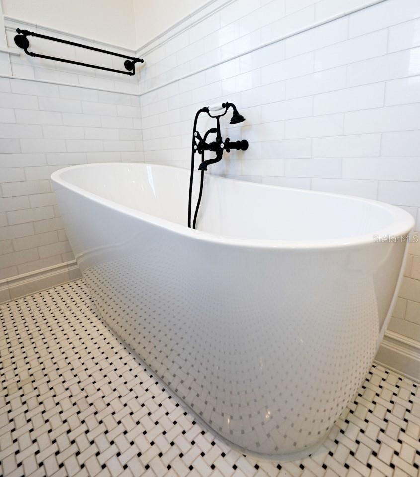 Primary Bath with Bubbles in bottom