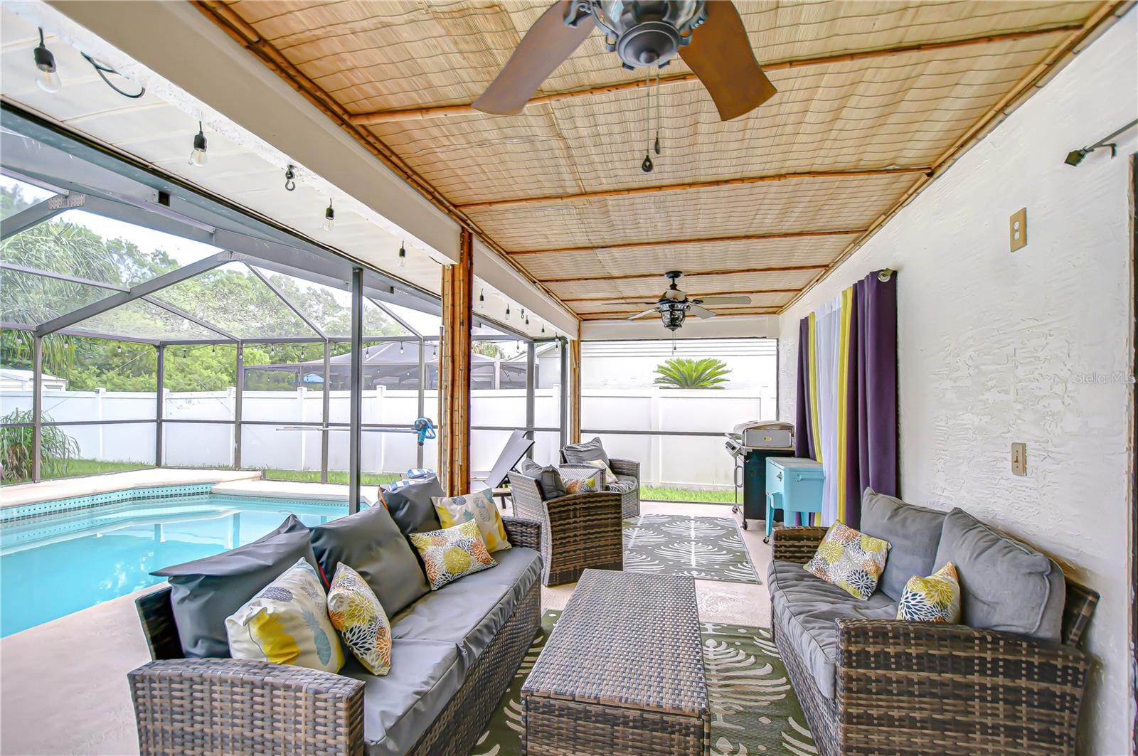 Large covered lanai!