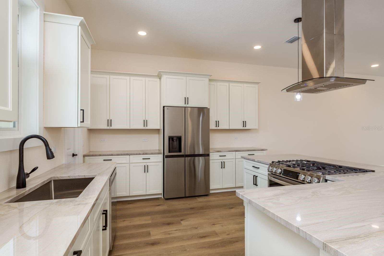 Granite countertops & stainless-steel appliances