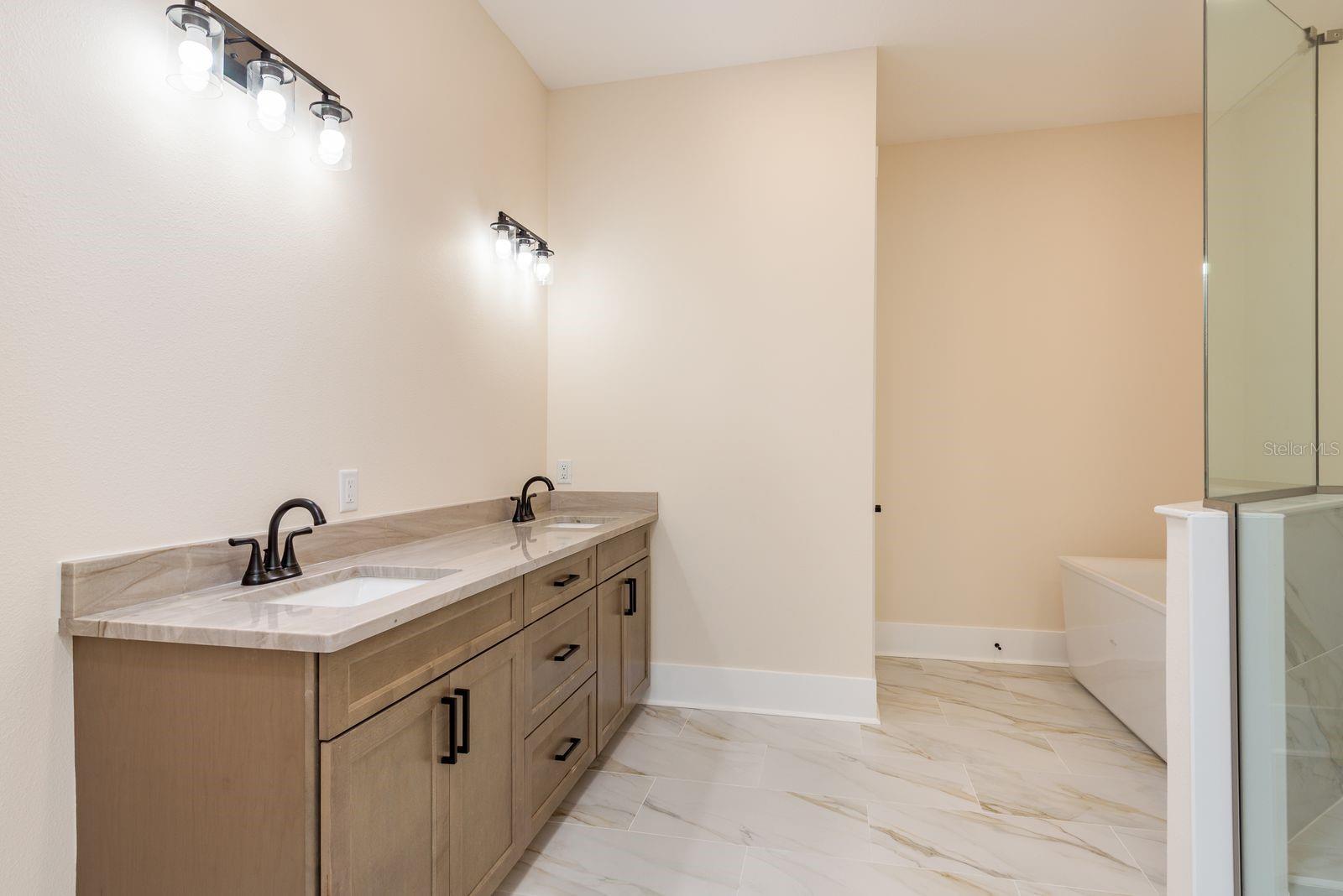 En Suite Master Bath