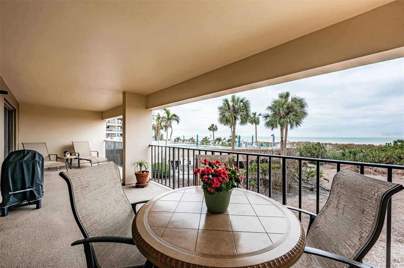 Large balcony to enjoy views of the beach and Gulf of Mexico