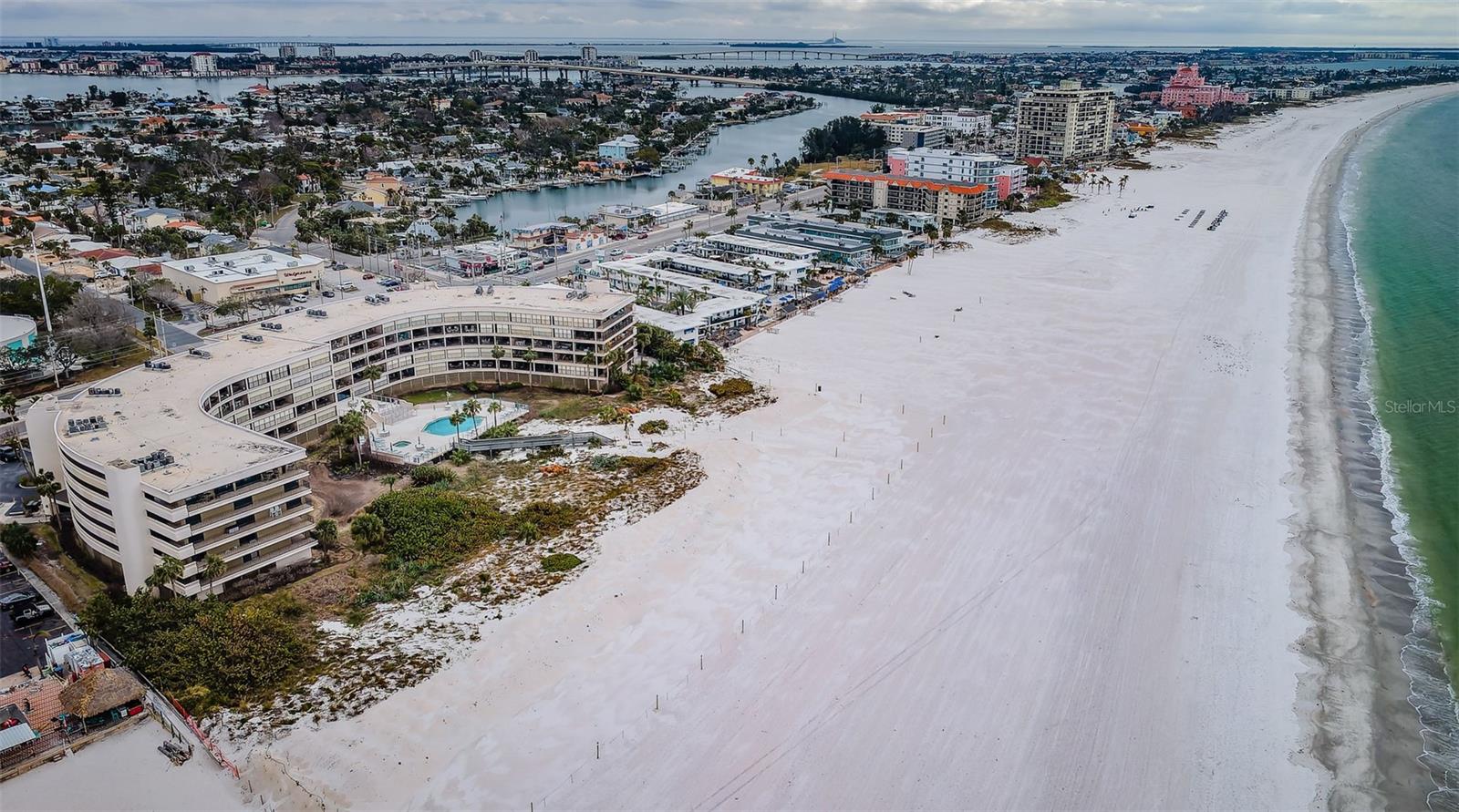 Wide beachfront in front of The Lido