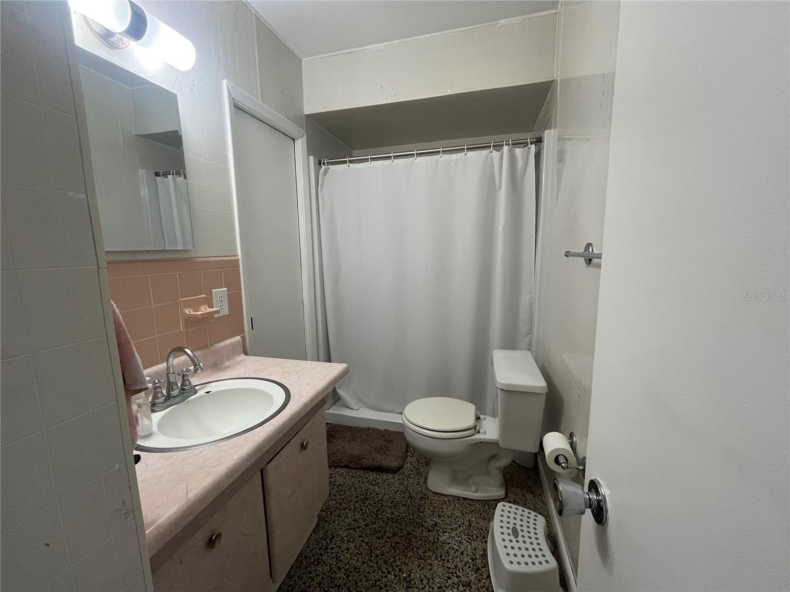 Full Bathroom