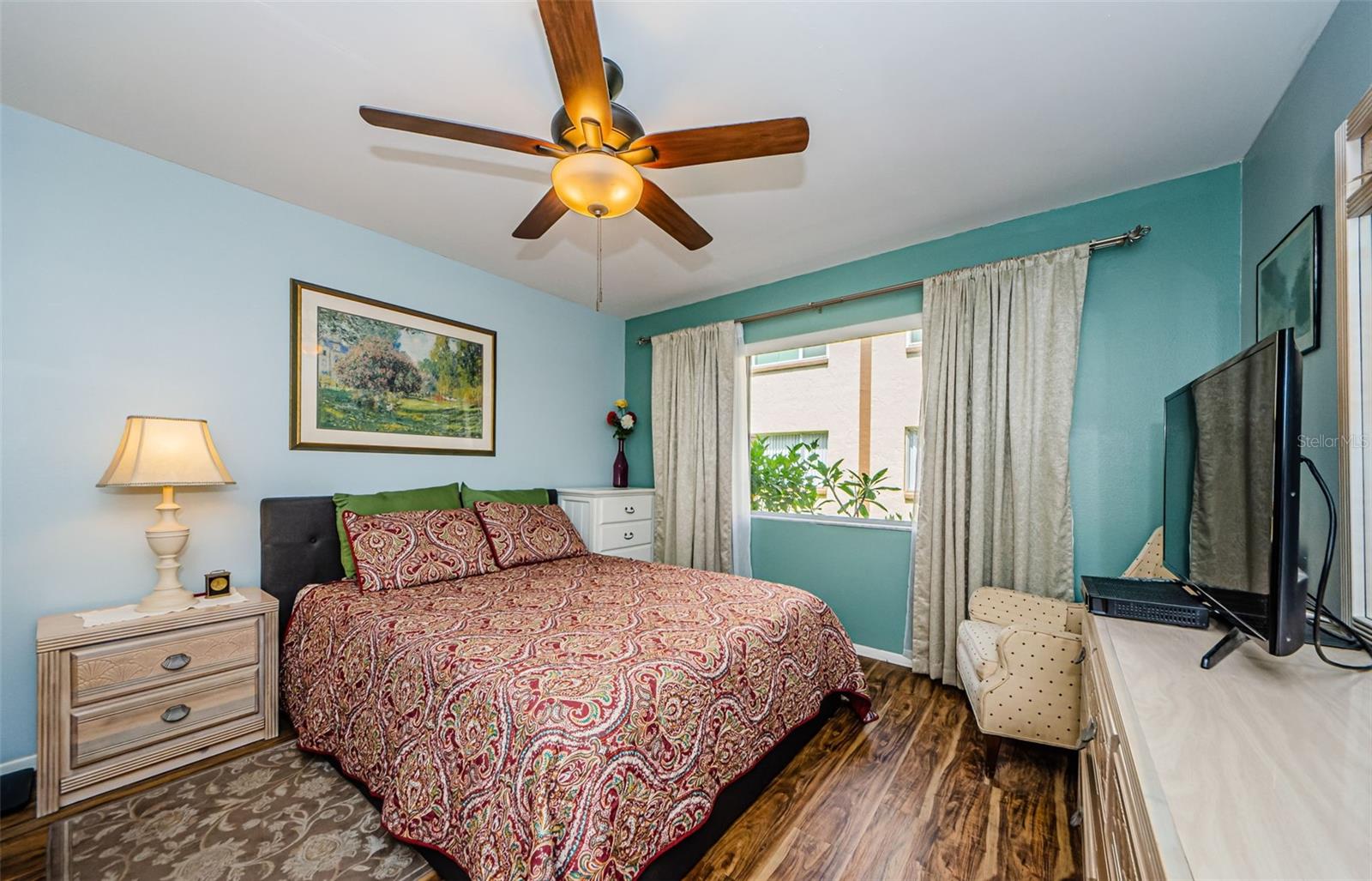 Primary Suite - Laminate floors