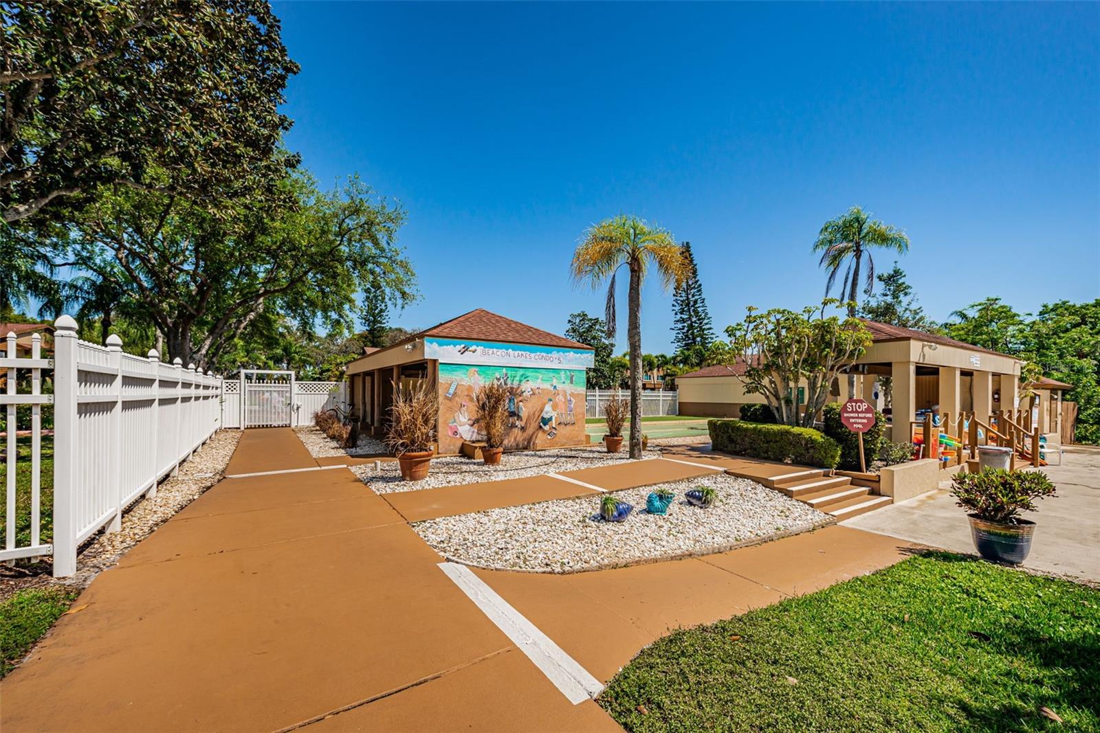 Pristine Beacon Lakes Community