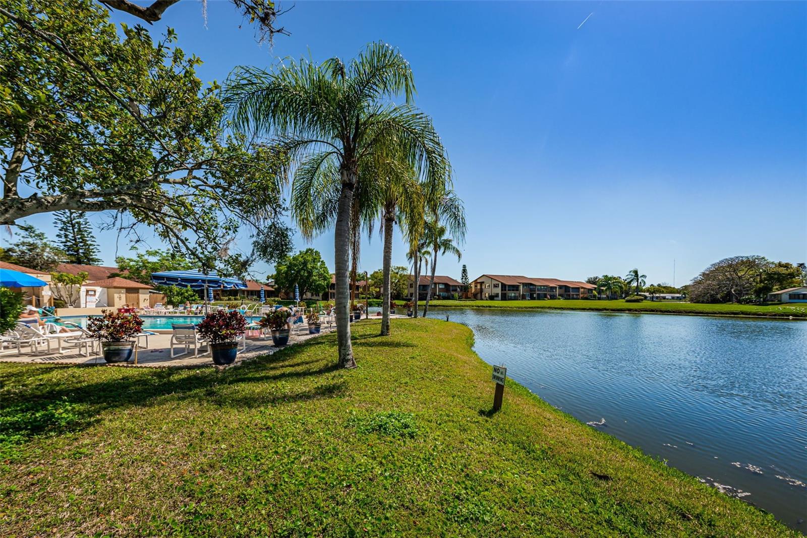 Tranquility & Well Maintained Beacon Lakes Community