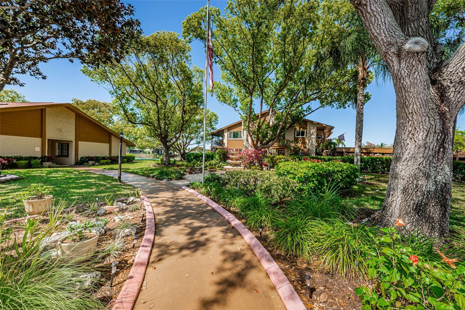 Beacon Lakes Common Area to Clubhouse