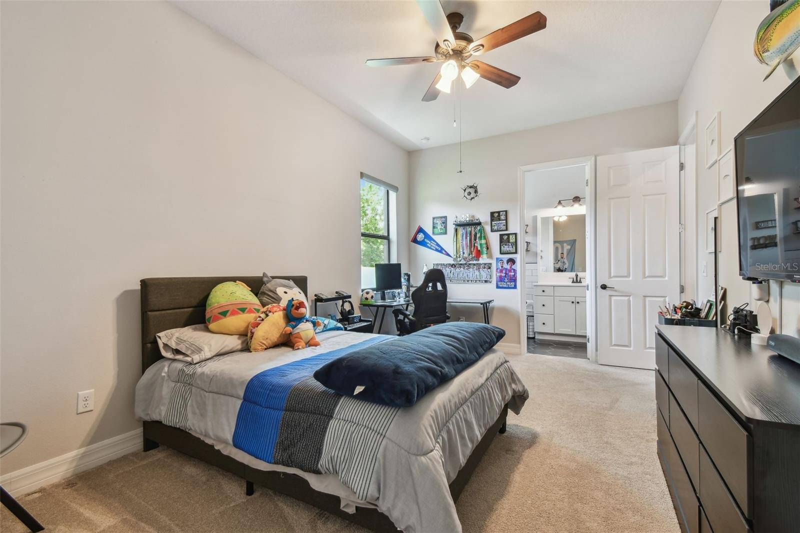 Bedroom 2 (2)