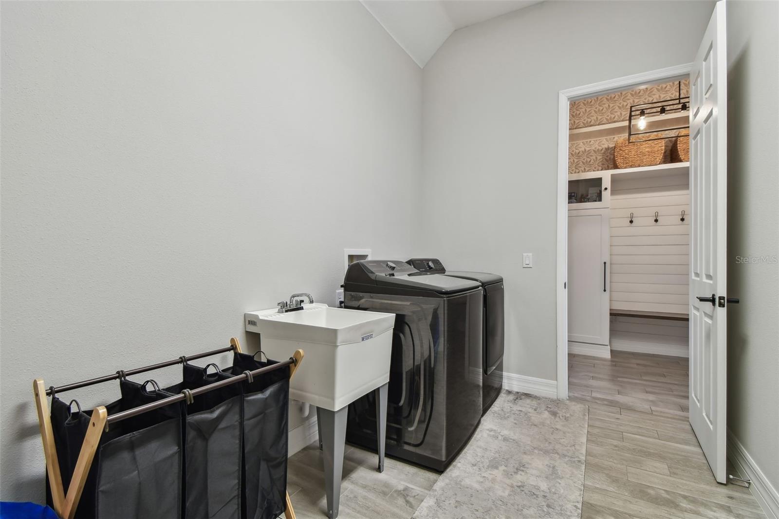 Laundry room with Utility Sink