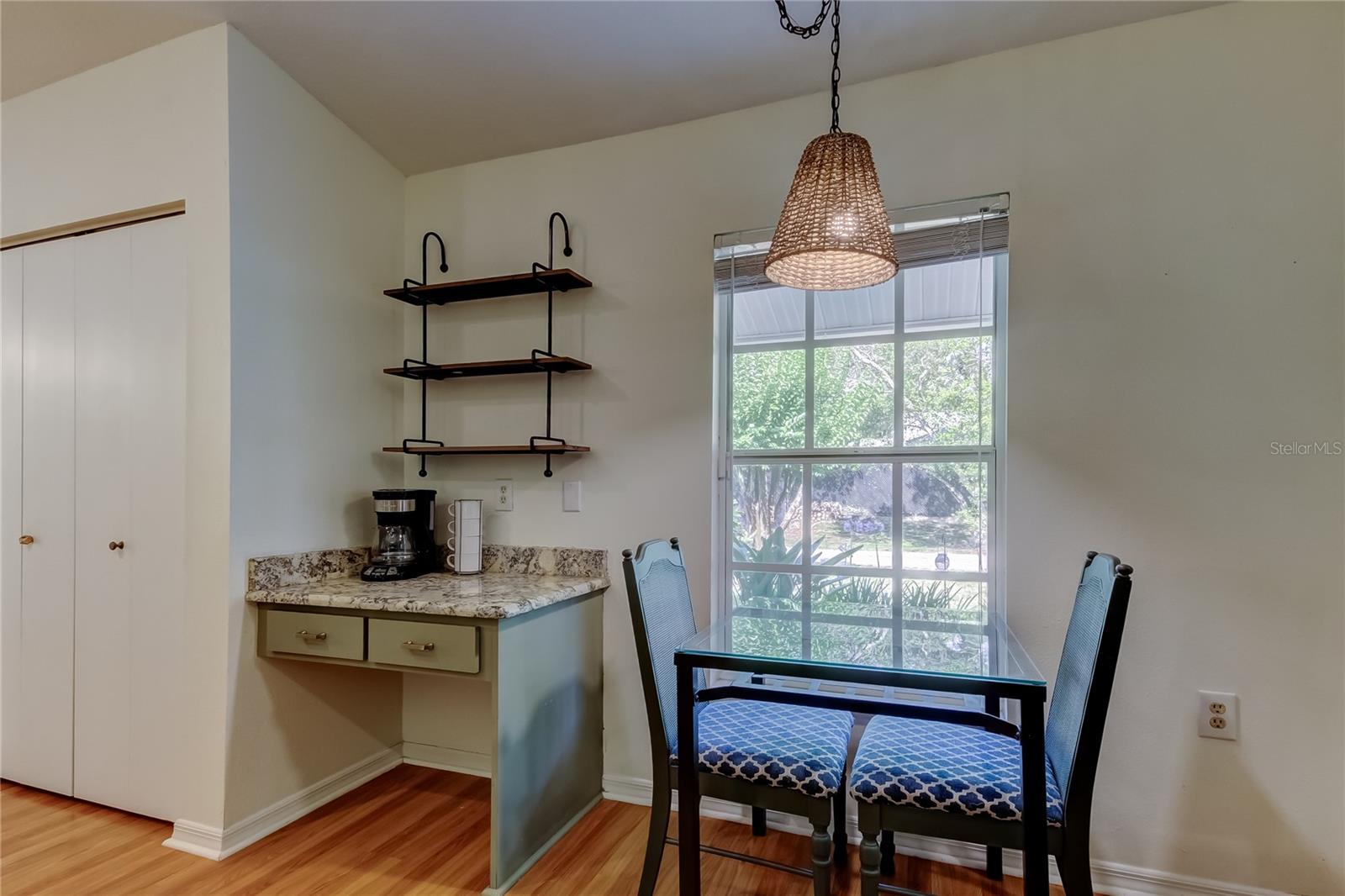 Kitchen eating area