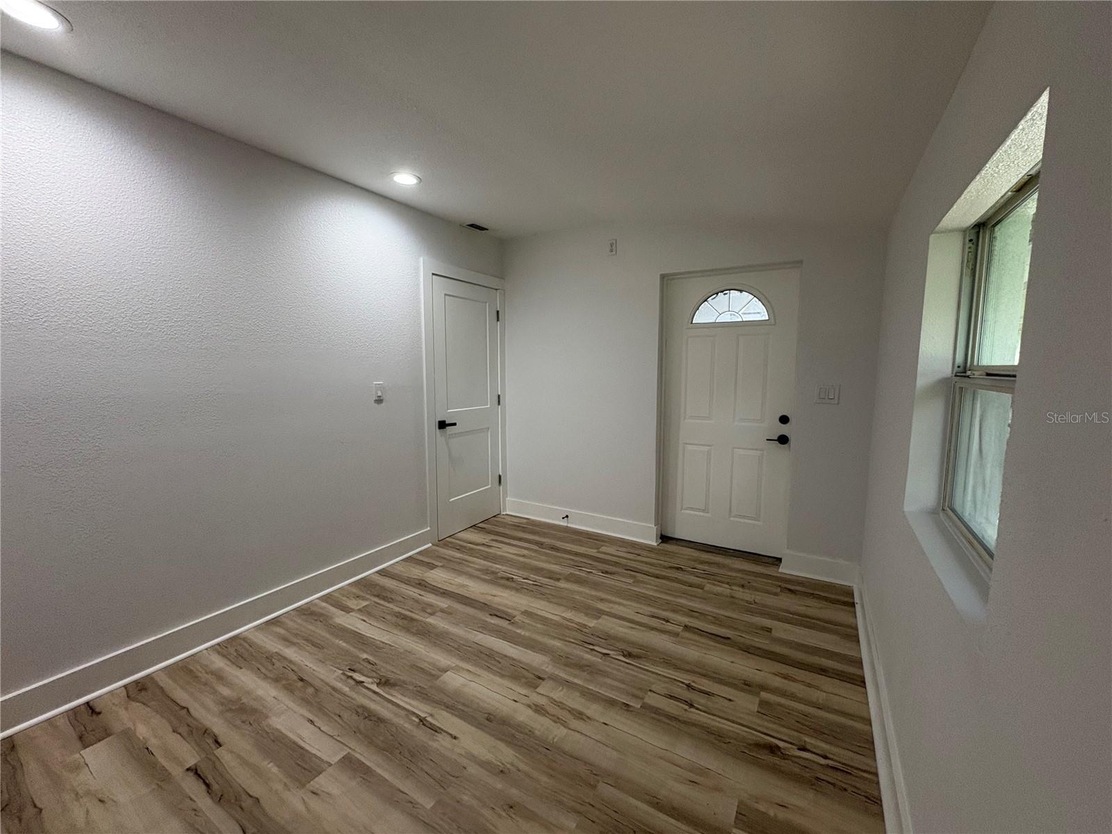 In-Law Suite with private entry OR bonus room