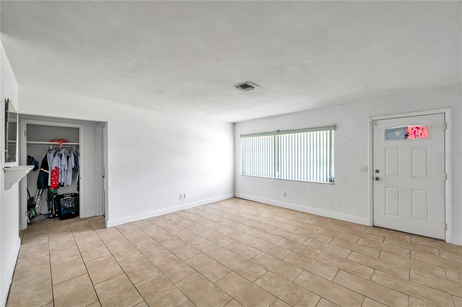 Front entryway living space