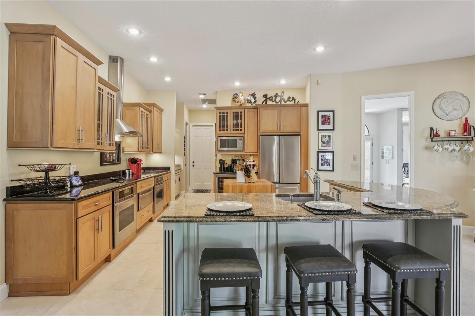 Impressive Kitchen with Range Hood