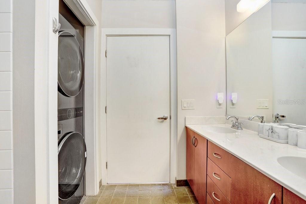 Full Bath & Laundry Closet