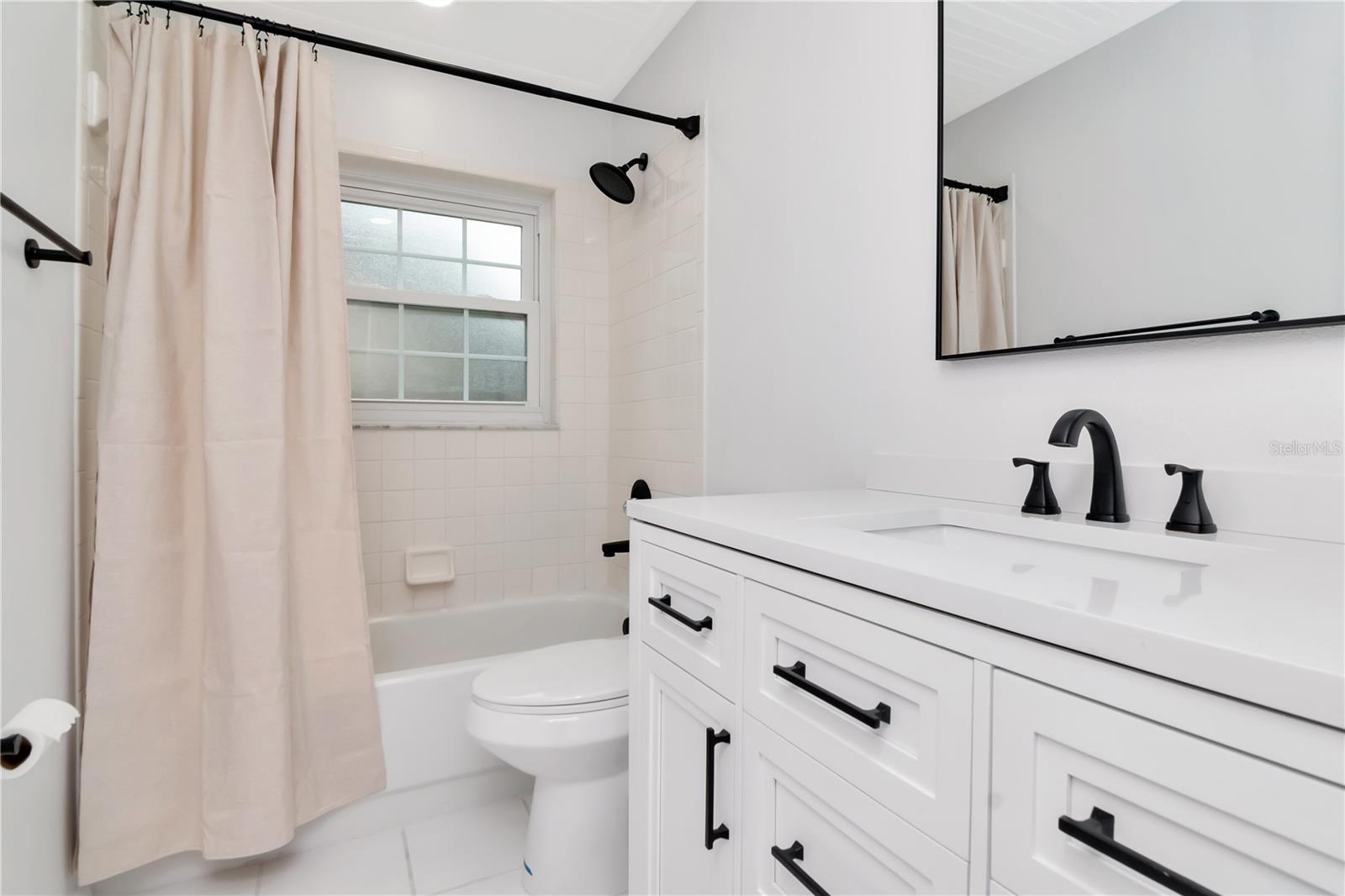 2nd Full Bath - Hall
