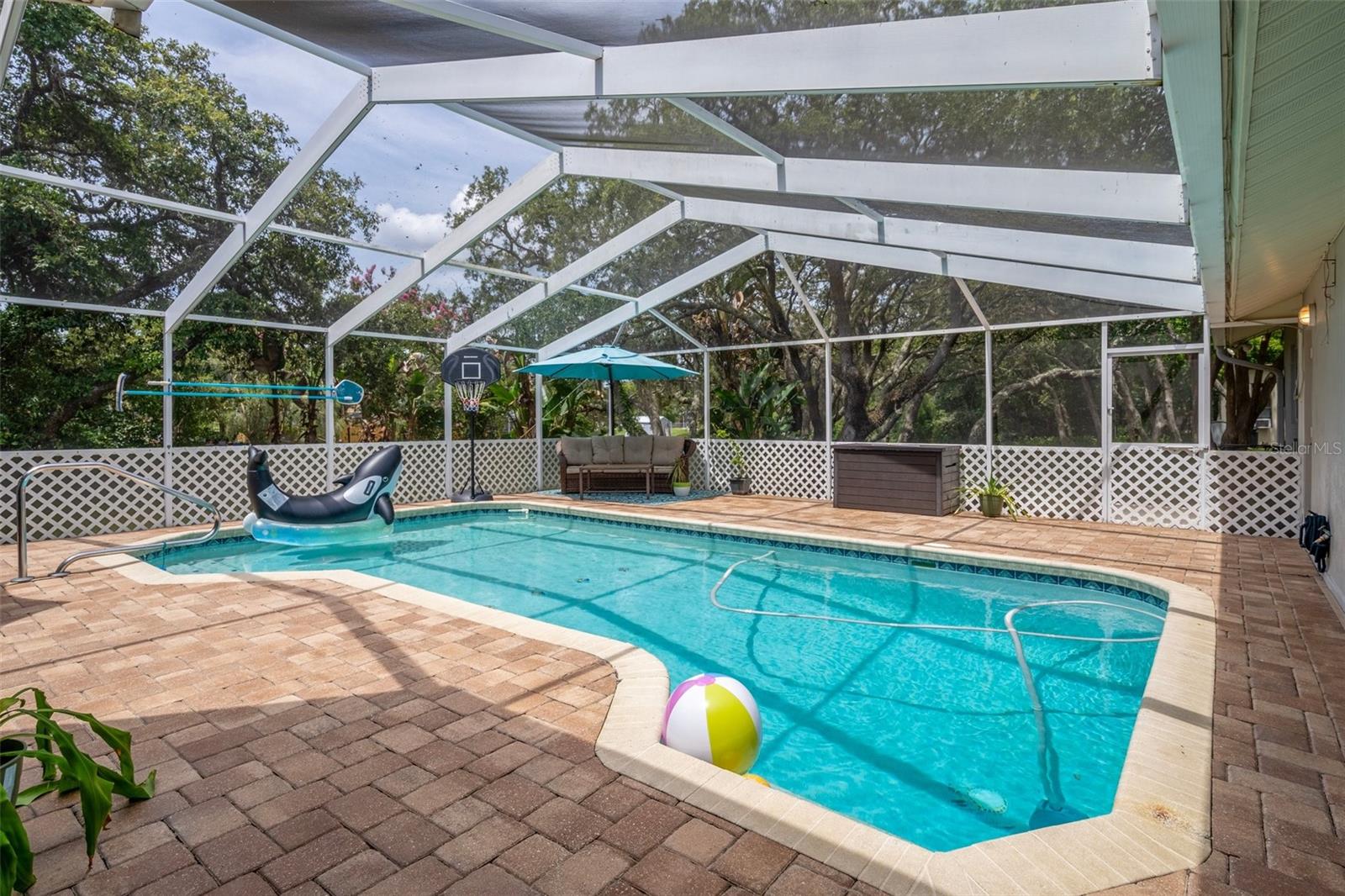 Huge Screened pool for easy entertaining.