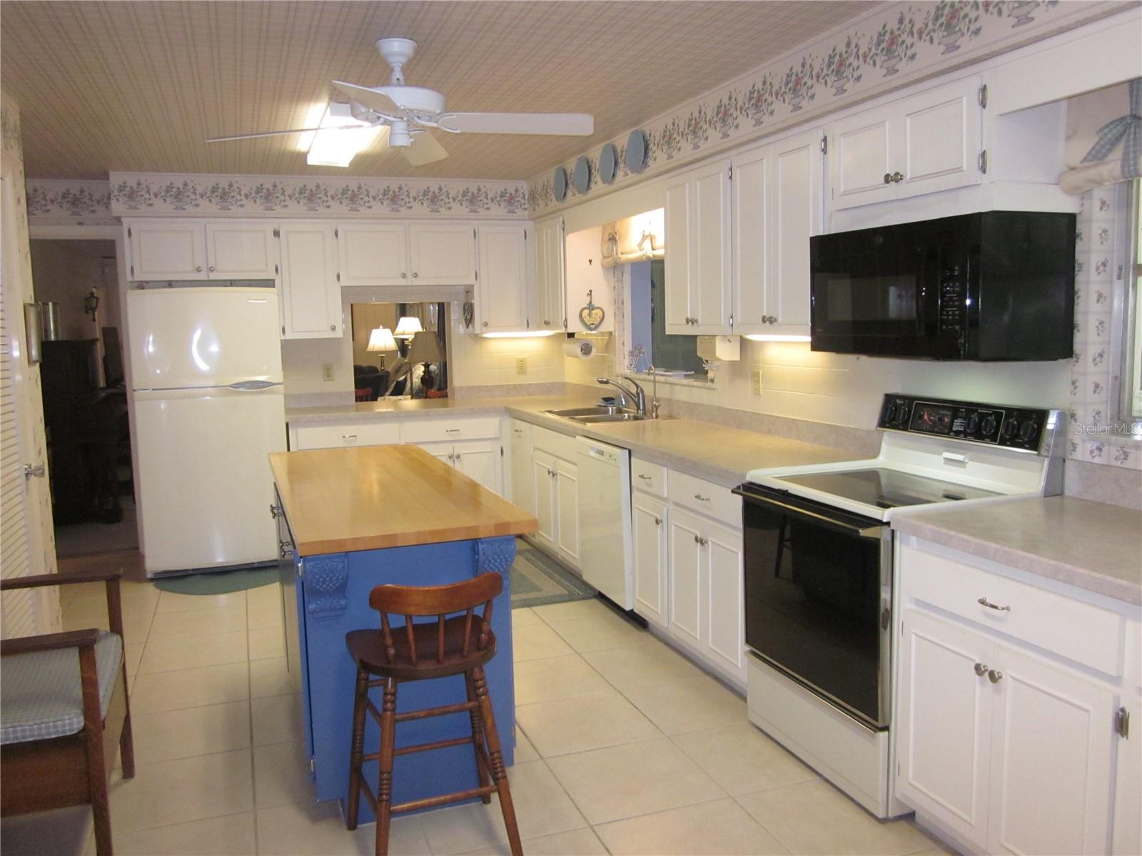 Large tiled Island Kitchen