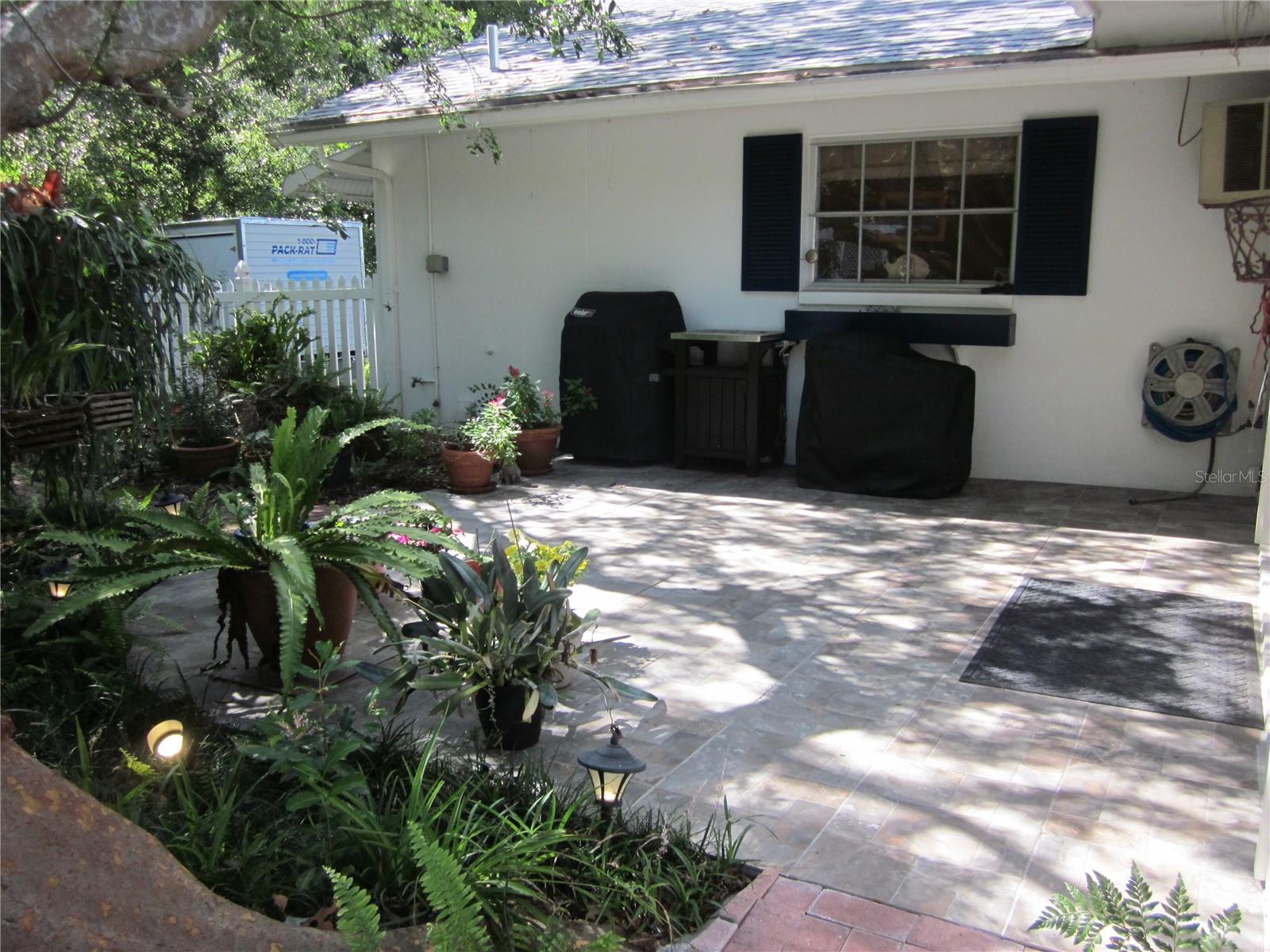 Tiled rear patio, perfect area for grilling