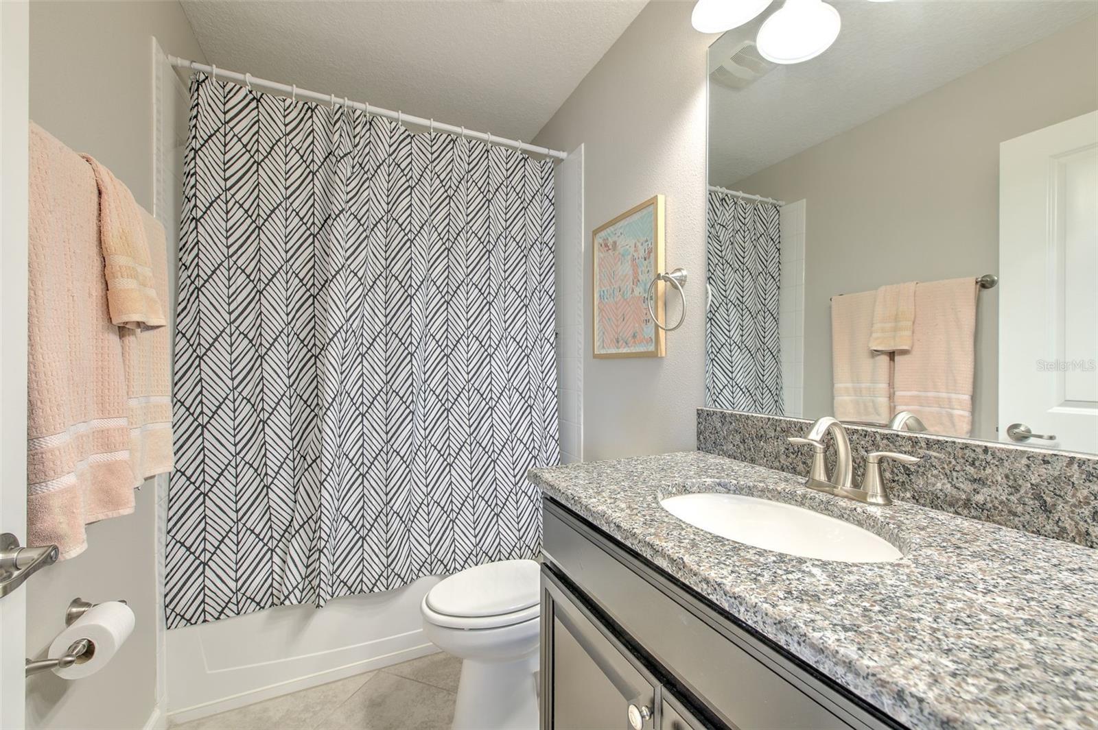 Upstairs Full Bathroom