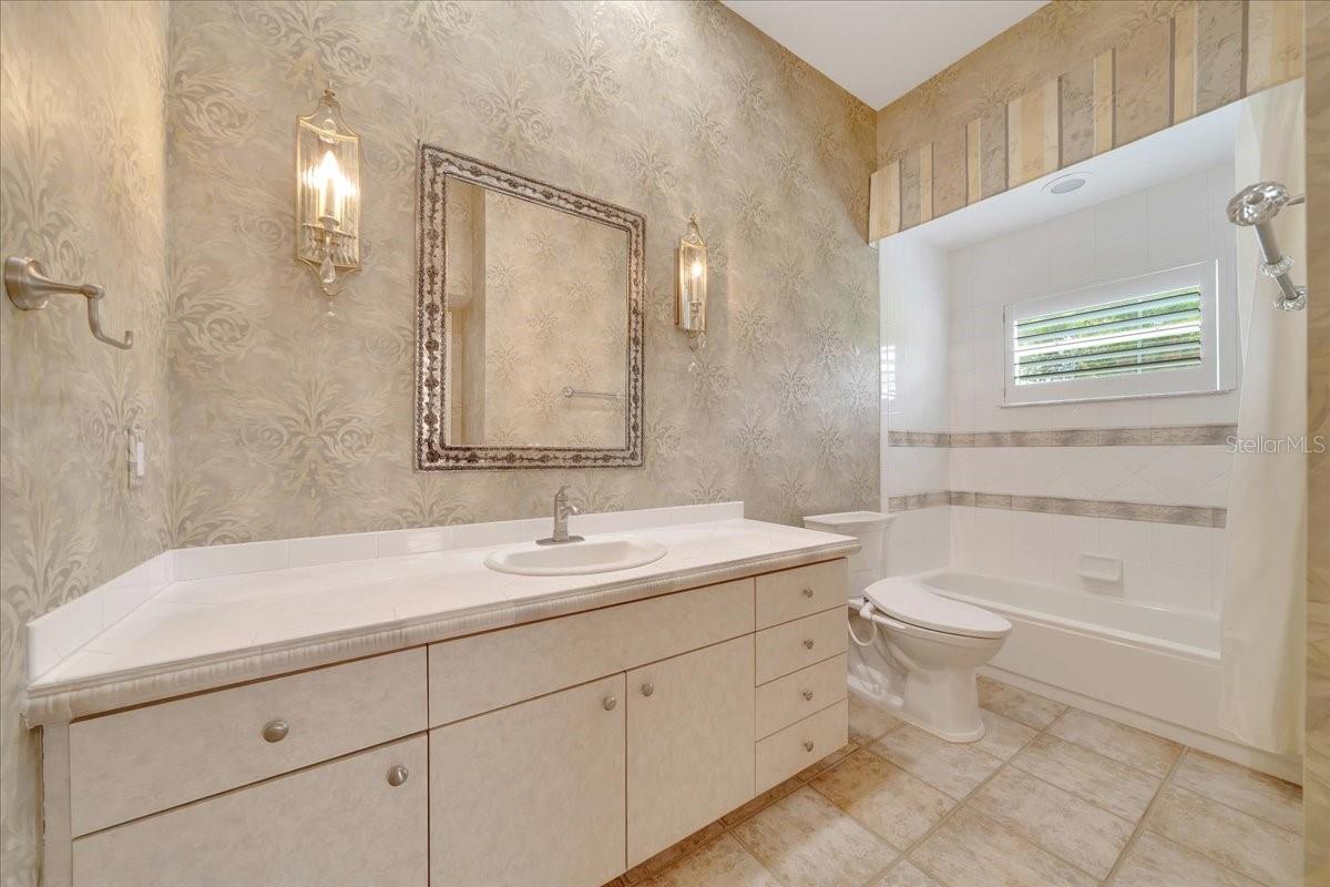 Guest bathroom #1
