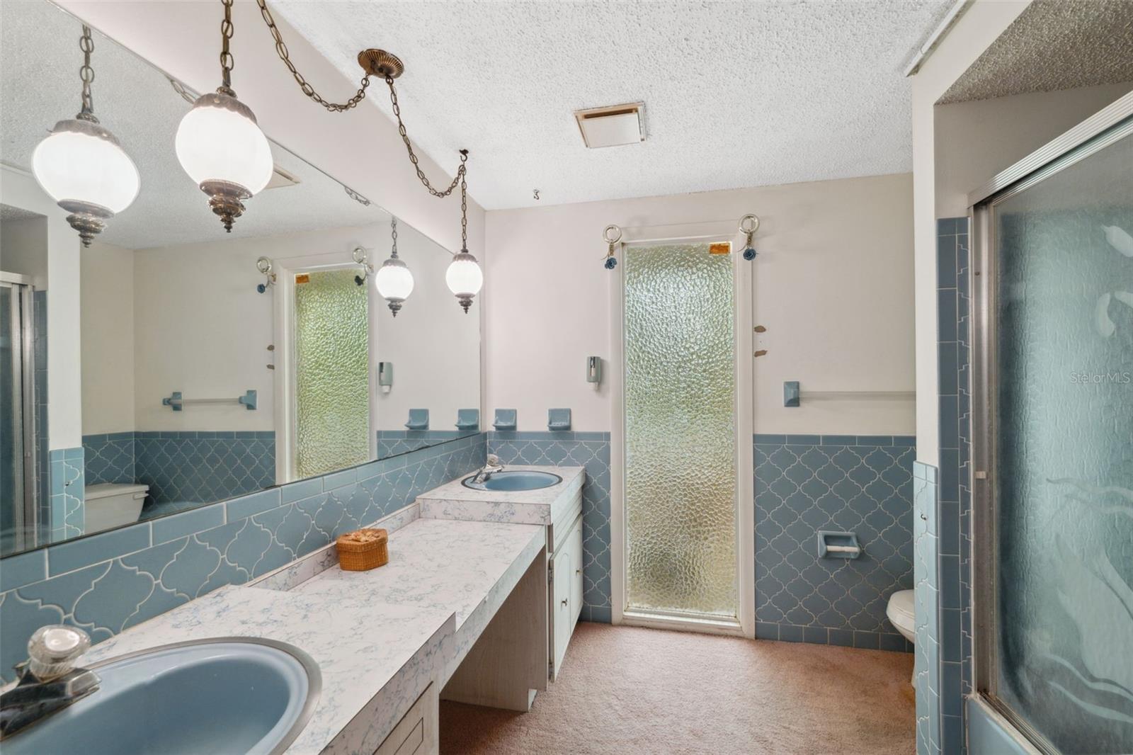 bathroom2