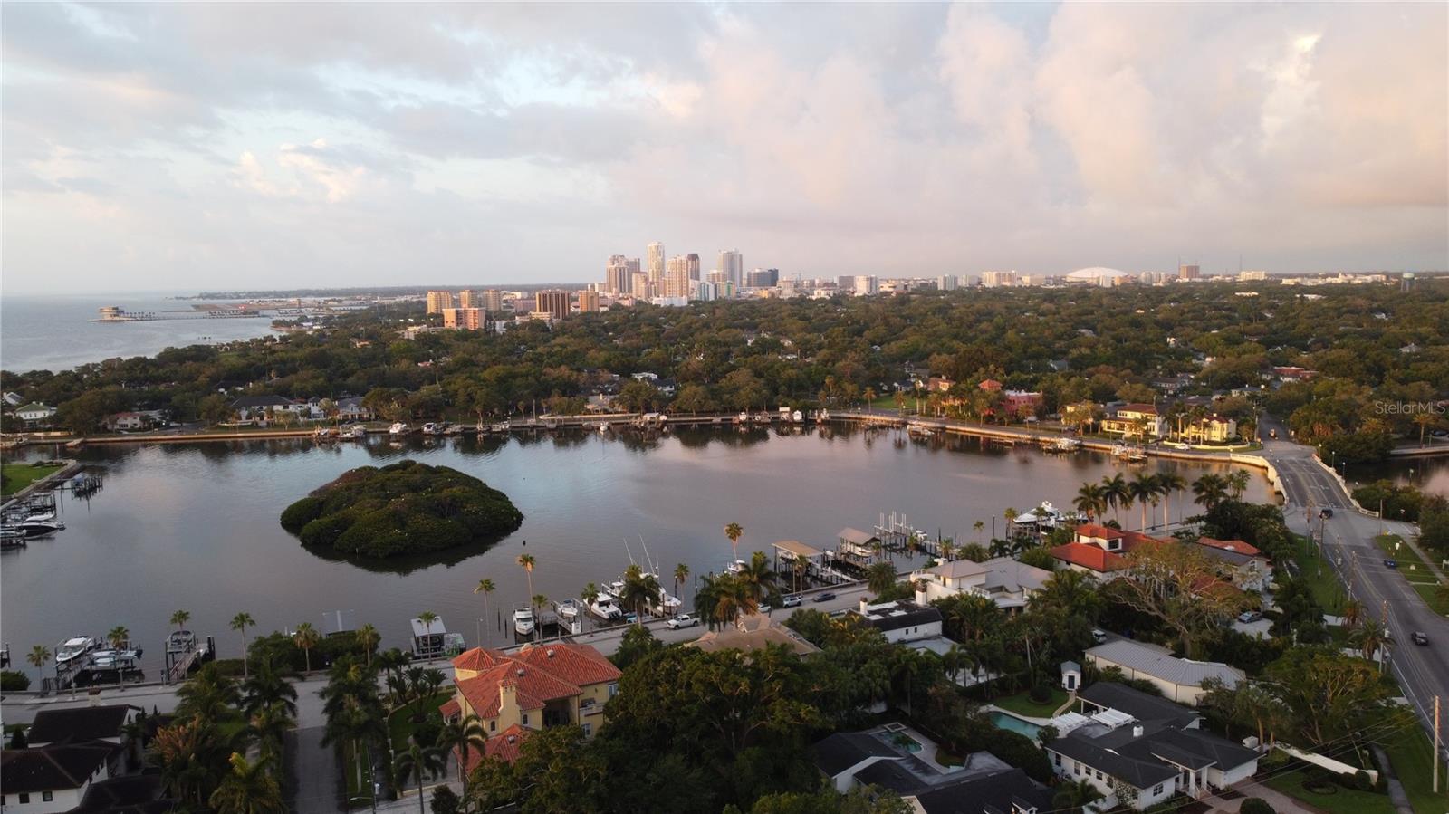 Minutes to downtown St Pete