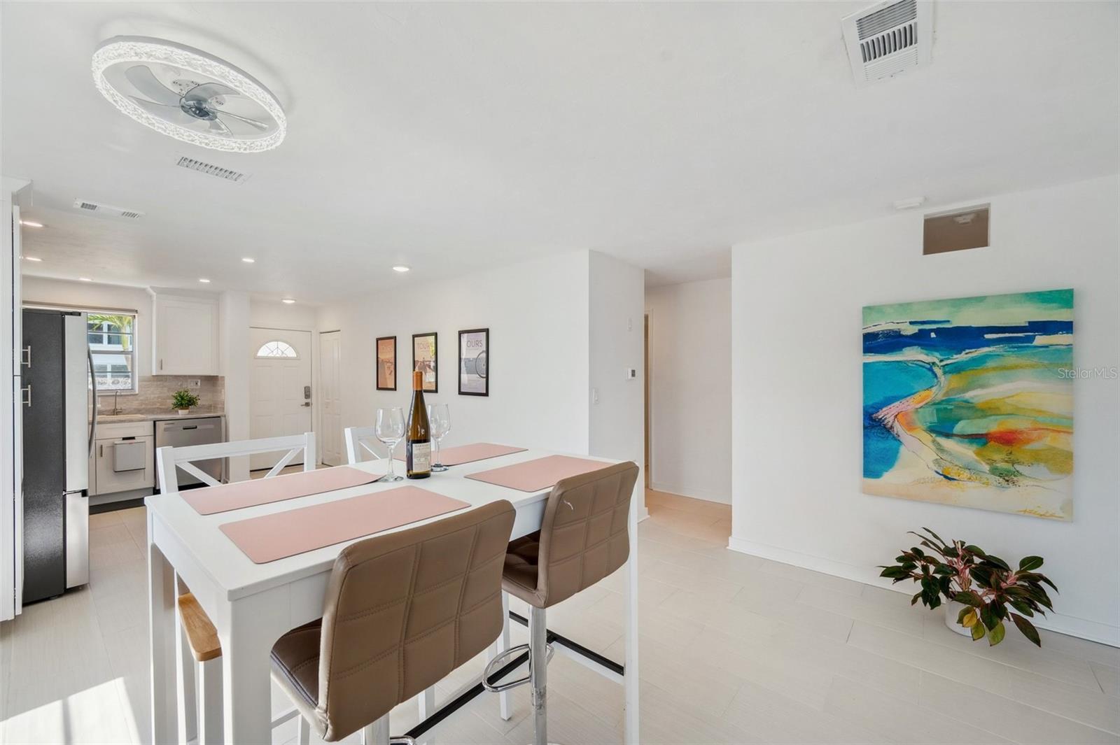 KITCHEN/LIVING AREA