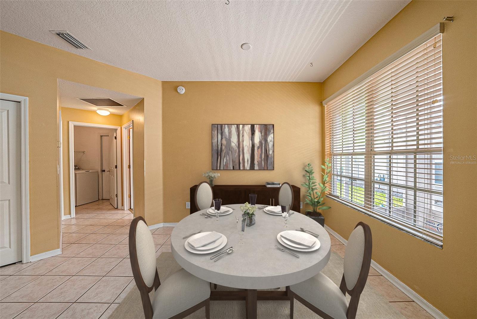 Cozy breakfast nook