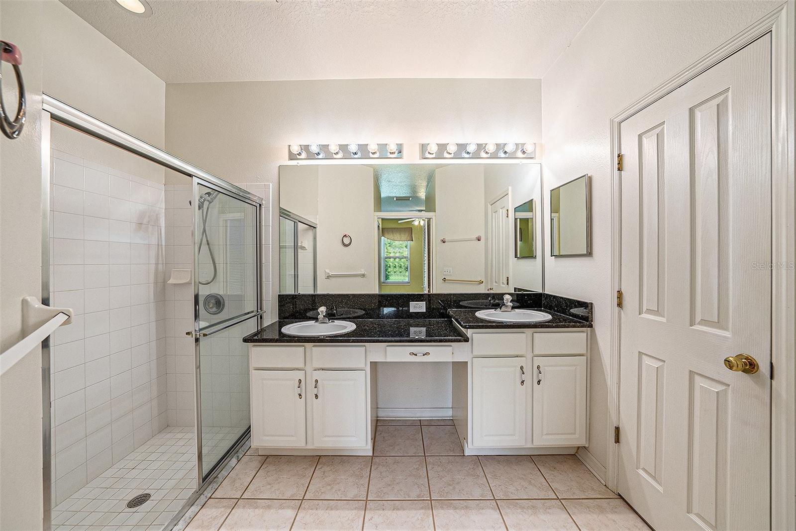 Primary En-Suite Bath