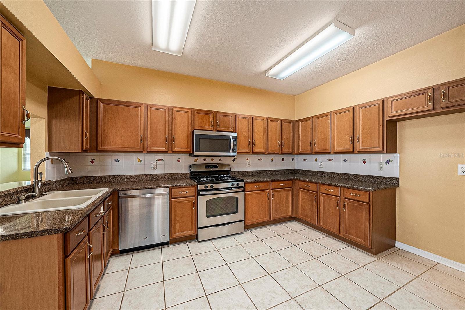 Plenty of cabinets and counter space!