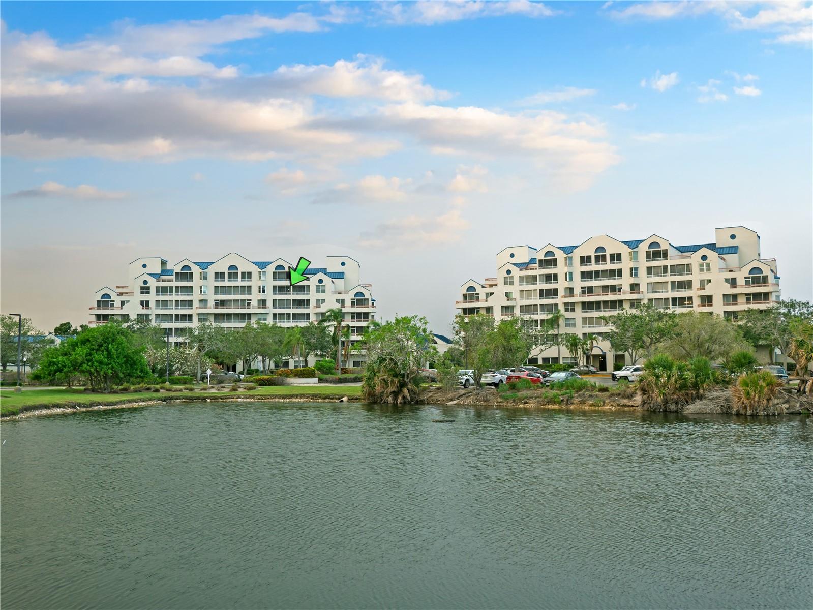 BLD B & C walkable to the water
