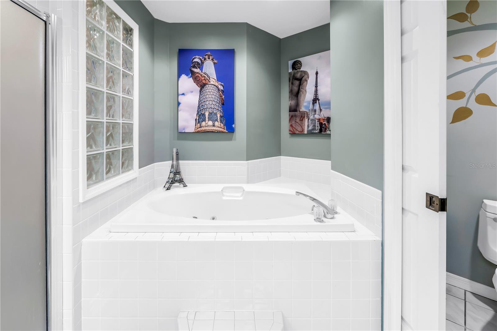 Jetted Jacuzzi Tub for spa days